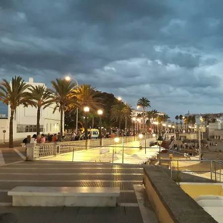 Descubrehome Barrio De La Vina Playa De La Caleta * Kadyks